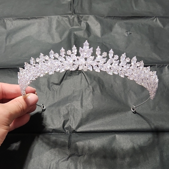 Elegant Silver Crystal Tiara main image 5